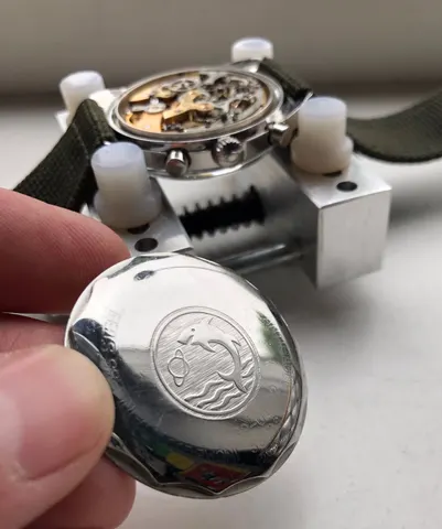 Screw-down caseback of the Lausanne with an engraved leaping shark