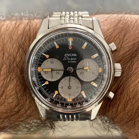 Sherpa Graph with a black dial, grey registers and black tachymetre ring on a steel bracelet, on the wrist