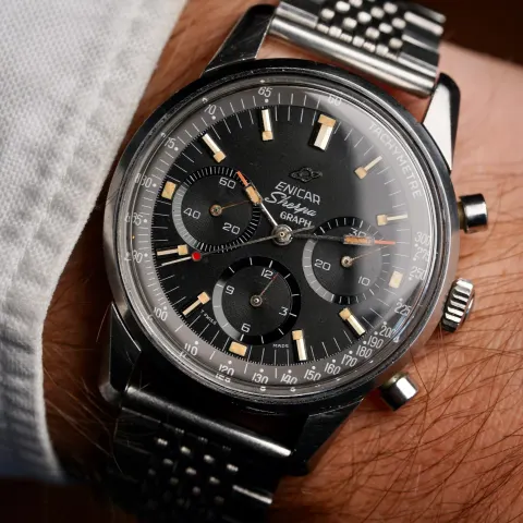 Sherpa Graph MkIII with an all-black dial and grey tachymetre ring on a steel bracelet, on the wrist