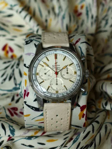 Sherpa Graph with an aged cream dial and tachymetre scale on a cream racing strap