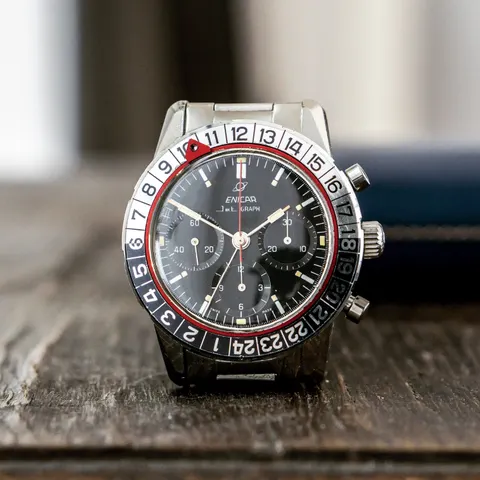 Jet Graph MkII with an all-black dial and black and white 24-hour bezel on a steel bracelet