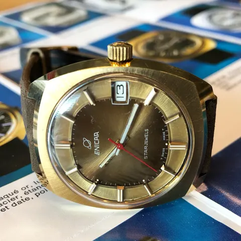 Star Jewels with a grey-brown dial and date in a gold-coloured case